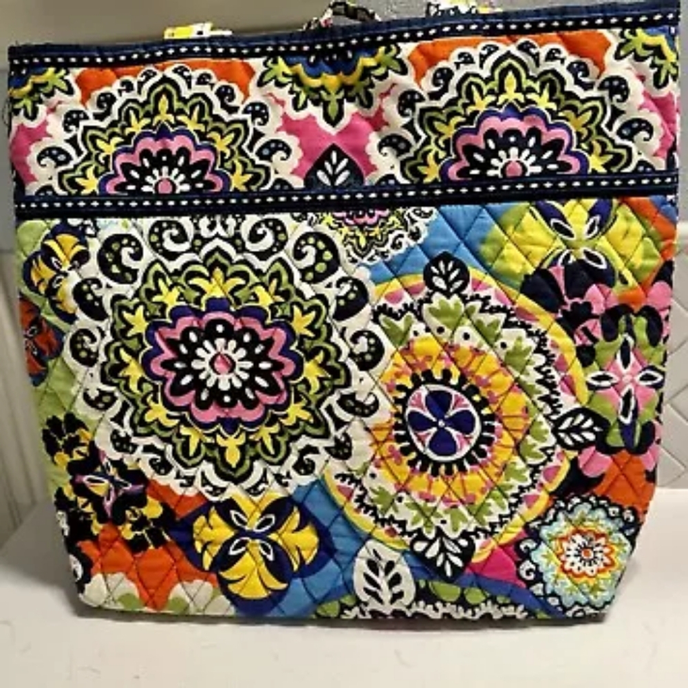 Vera Bradley Rio retired medium tote shoulder bag quilted pocket medallions
